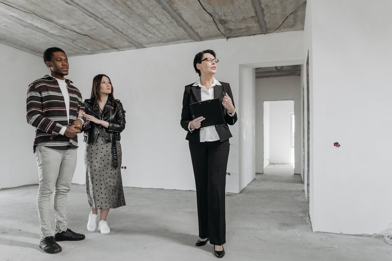 Visite d'une maison après avoir obtenus différents types de crédit avec un taux effectif global.